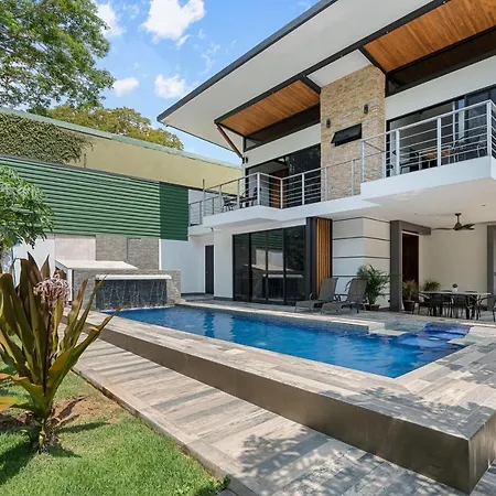Secluded Jungle Oasis Close To Various Beaches