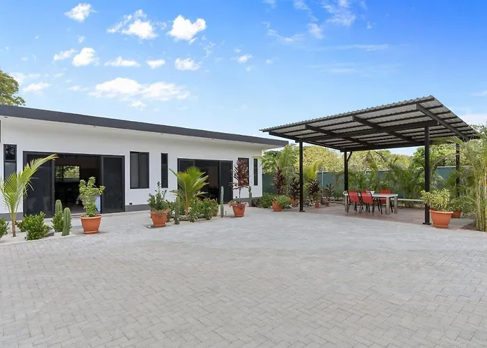 Secluded Jungle Oasis Close To Various Beaches *